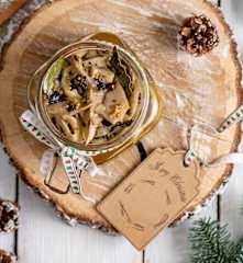 Boczniaki à la śledzie z cebulką