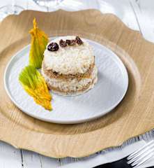 Timballo di riso al ragù e uvetta