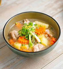 Canh khoai tây nấu sườn