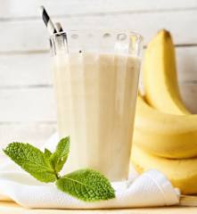 Erdnuss-Bananen-Proteinshake