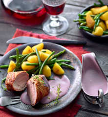 Schweinefilet mit Rotwein-Frischkäsesauce
