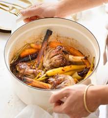 Souris d'agneau à l'orange, carottes confites à la harissa