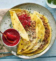 Hackfleisch-Omeletten mit Randen-Apfelmus