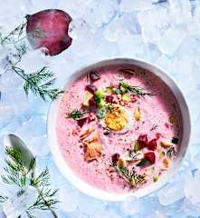 Kalte Rote-Bete-Suppe mit Forelle