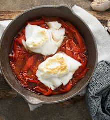 Bacalao sous vide en cama de pimientos