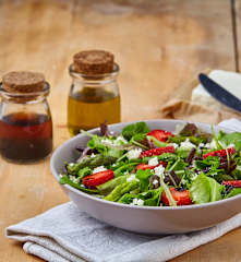 Insalata di fragole, asparagi e Feta