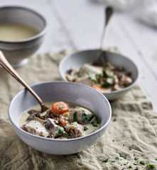 Guiso de pavo cremoso con champiñones en cocción lenta