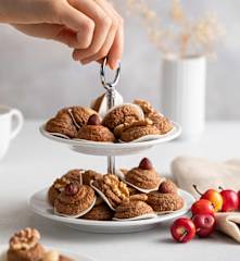 Nussbusserl mit Apfelmus gesüßt