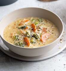 Zuppa di broccoli e formaggio