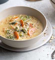 Supă cremă de broccoli și brânză