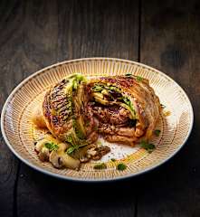 Filetto di manzo in mantello di verza e pancetta