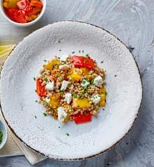 Insalata di grano saraceno con peperoni e Feta