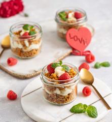 Ciasto marchewkowe z kremem w słoiczkach