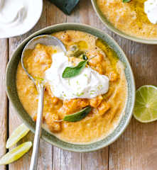 Soupe de patates douces au garam masala et yaourt au citron vert