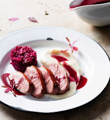 Magret de canard, chou rouge et céleri-rave