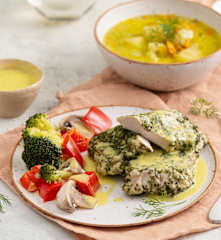 Zupa koperkowa i ziołowy filet z indyka z warzywami na Varomie