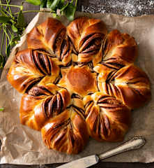 Estrella con crema de chocolate y avellanas