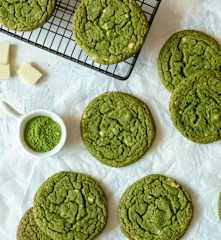 Sušenky s matchou a bílou čokoládou