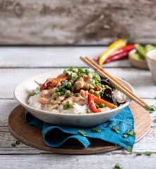 Kurczak z warzywami, ryżem basmati i sosem z nerkowców