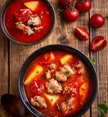 番茄排骨土豆汤