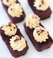 Magnolia Kitchen red velvet cakes with vanilla cream cheese icing