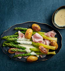 Asparagi con salsa olandese allo yogurt