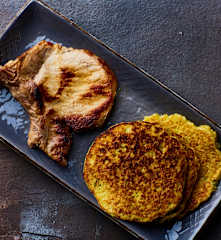 Braciole di maiale con frittelle di patate sottovuoto