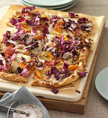 Flammkuchen mit Kürbis, Birne und Schinken