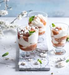 Eton Mess z rabarbarem