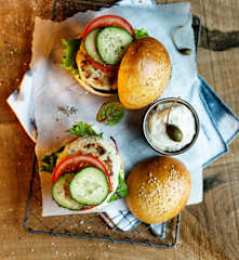 Fischburger mit Limetten-Kapern-Mayonnaise