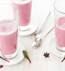 Pink chai latte vegano