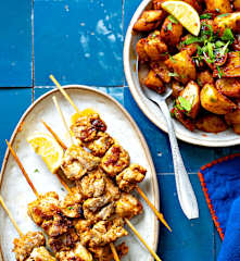 Brochettes chich taouk et pommes de terre épicées