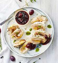 Petto di tacchino ripieno con salsa all'uva