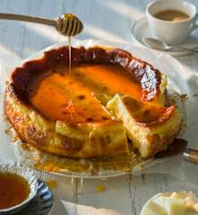 Pastel de queso manchego con miel