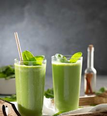 Smoothie proteico con espinacas