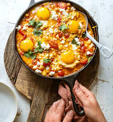 Chakchouka aux tomates cerise, feta et pois chiches