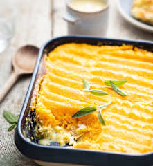 Gratin d'hiver au bar, sauce choron