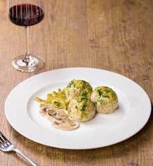 Polpette di carne, funghi e carciofi