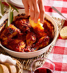 Würziges italienisches Huhn in Tomaten-Rotwein-Sauce