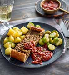 Linsenbraten mit Zwiebelsauce und Rosenkohl