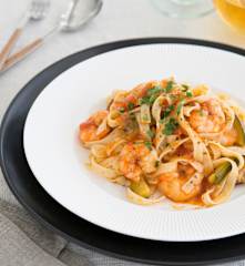 Ταλιατέλες με κολοκυθάκια, γαρίδες και μύδια