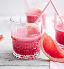 Zumo de pomelo rosa y grosellas