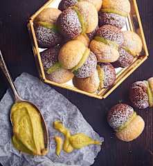 Baci di frolla montata con ganache al pistacchio