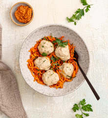 Spaghetti z marchewki z pulpetami z indyka (TM6)