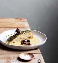 Rodaballo con salsa de sidra y boletus