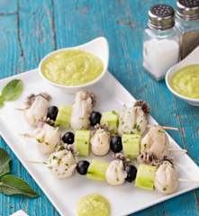 Spiedini di seppioline e cetrioli