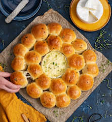 Wieniec pszenno-orkiszowy z camembertem