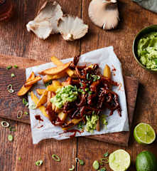 Pulled-BBQ-Pilze mit Avocado-Dip