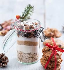 Owsiane ciasteczka słoikowe z bakaliami