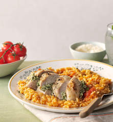 Risotto de jitomate y pechuga de pollo con ricotta al limón